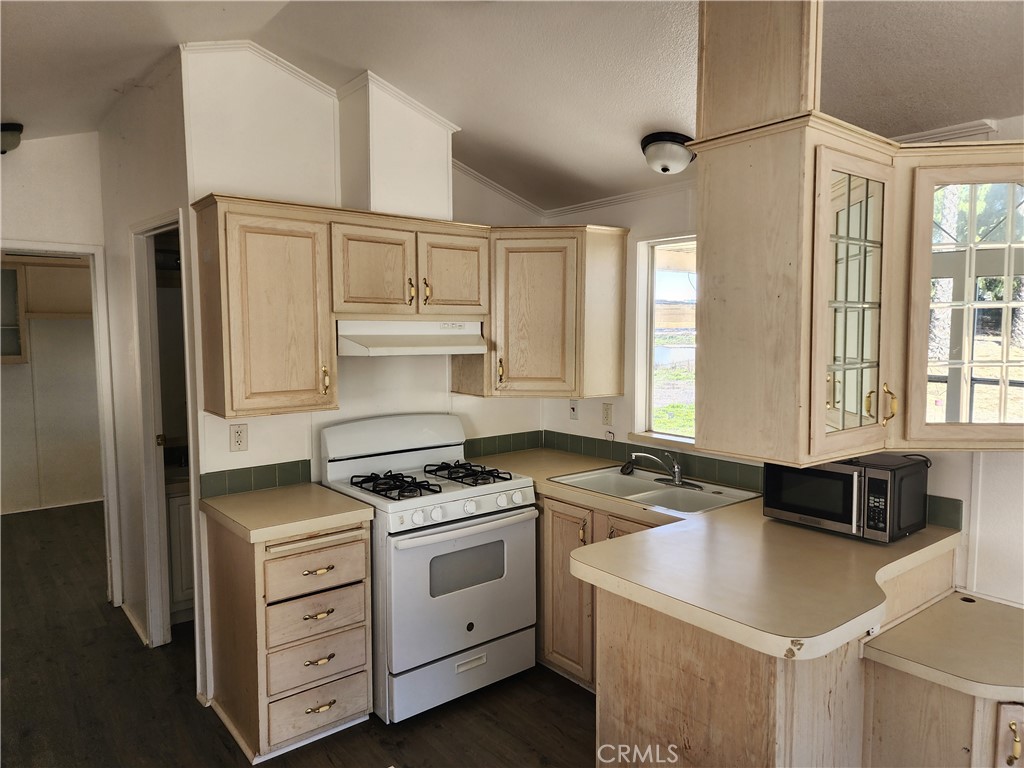 25063 Monroe Avenue Property Photo 12