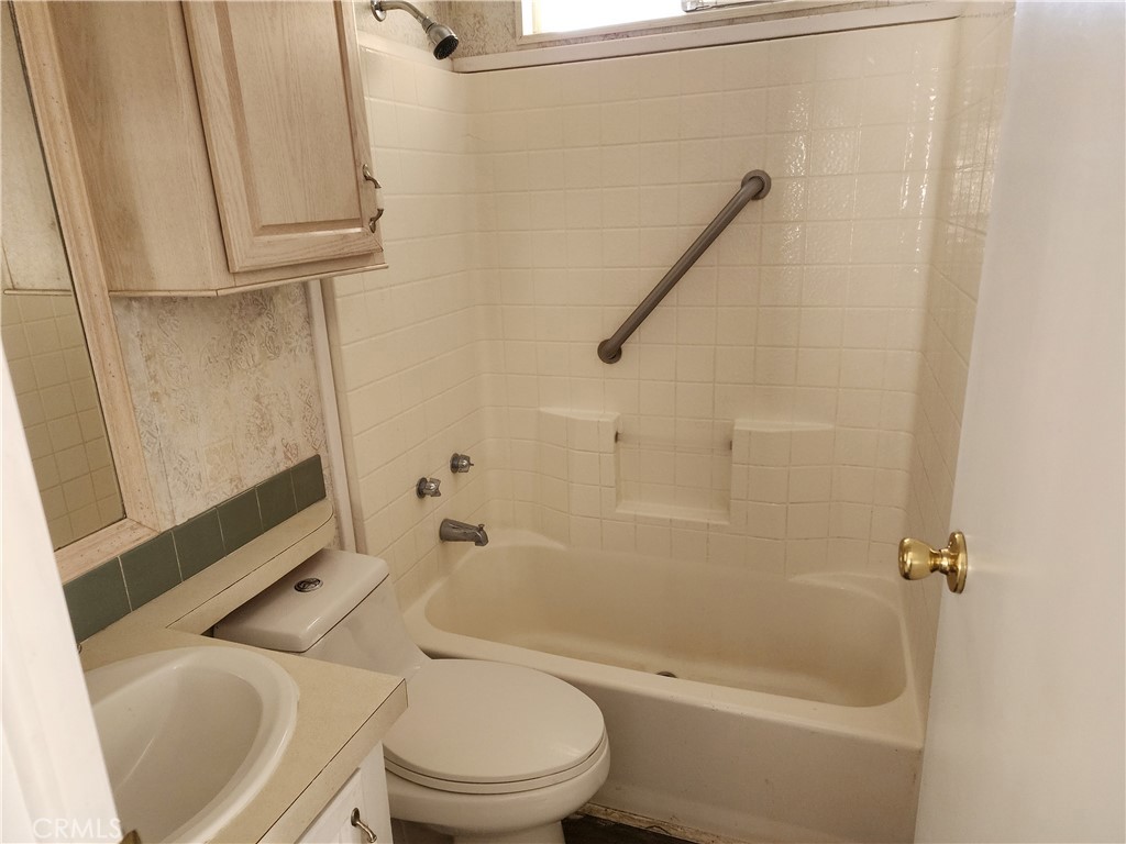 25063 Monroe Avenue Property Photo 16