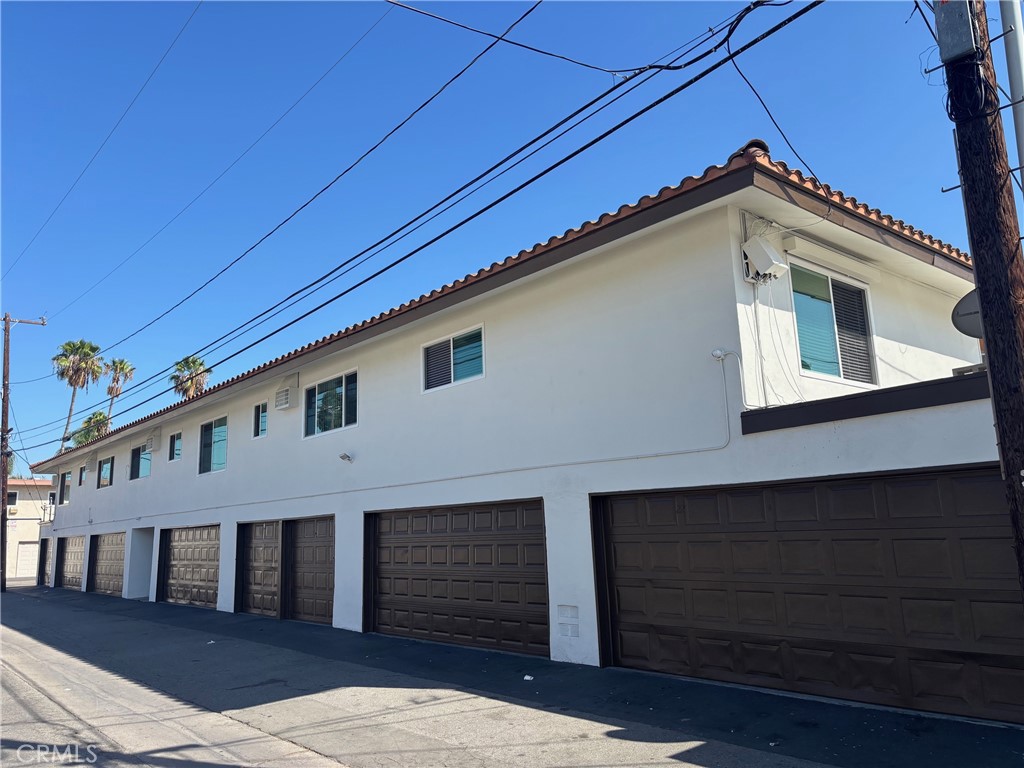 1521 E Canfield Property Photo 4