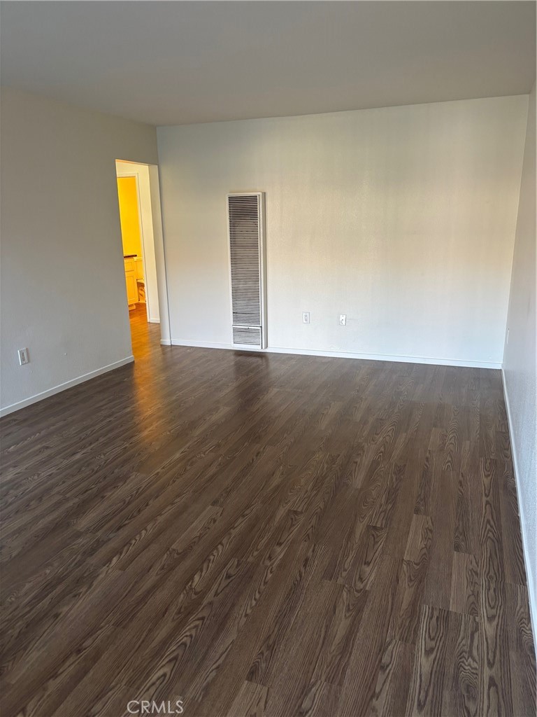 1521 E Canfield Property Photo 11