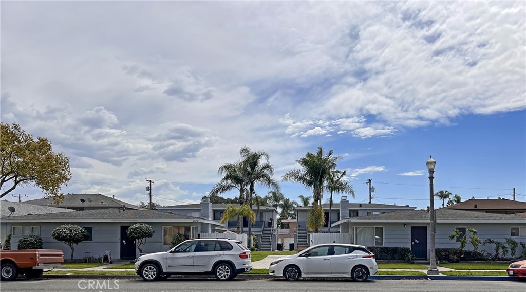 1126 W Broadway Property Photo 2