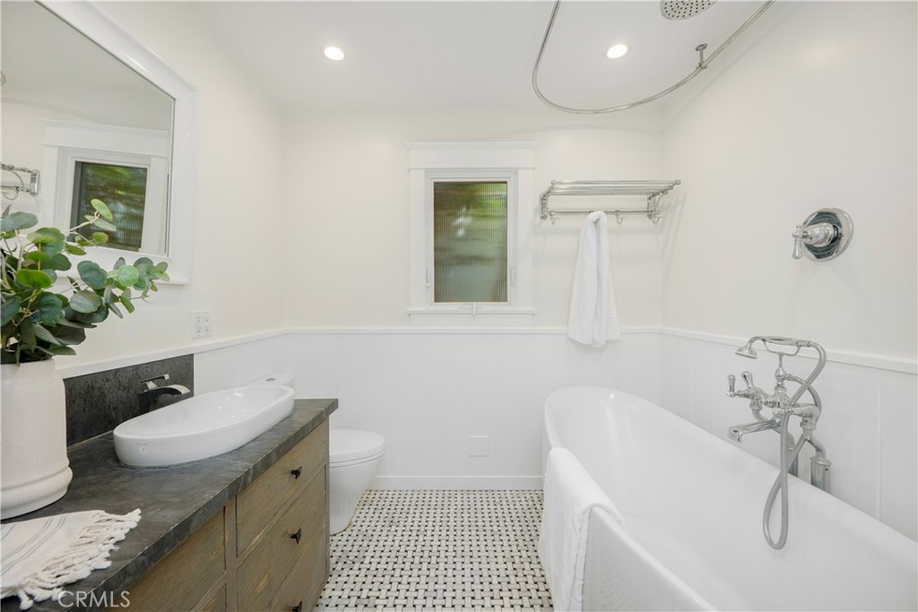 44 59th Property Photo 35