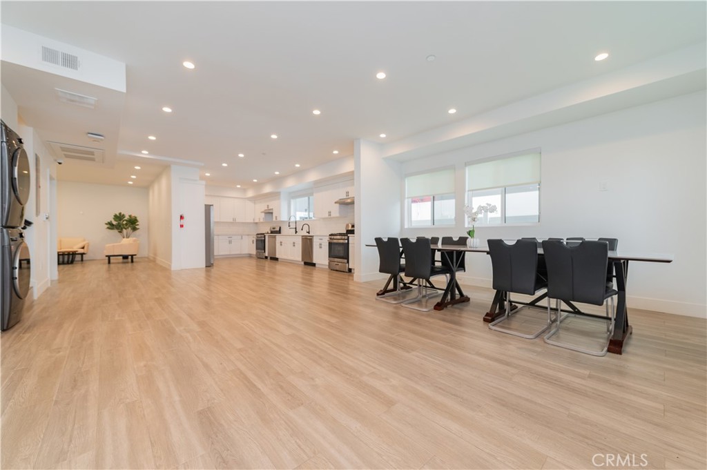 1444 W 37th Street Property Photo 4