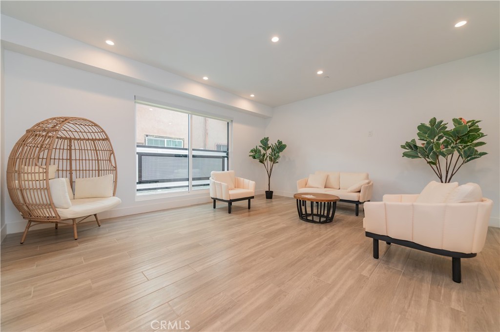 1444 W 37th Street Property Photo 5