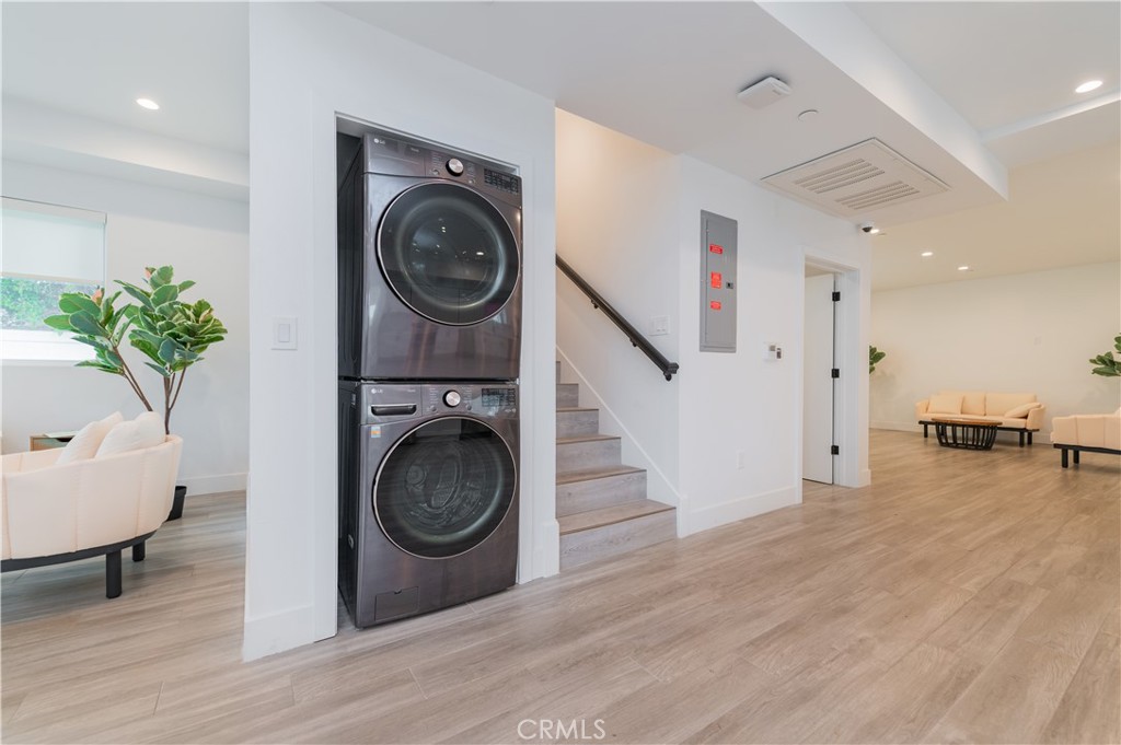 1444 W 37th Street Property Photo 6