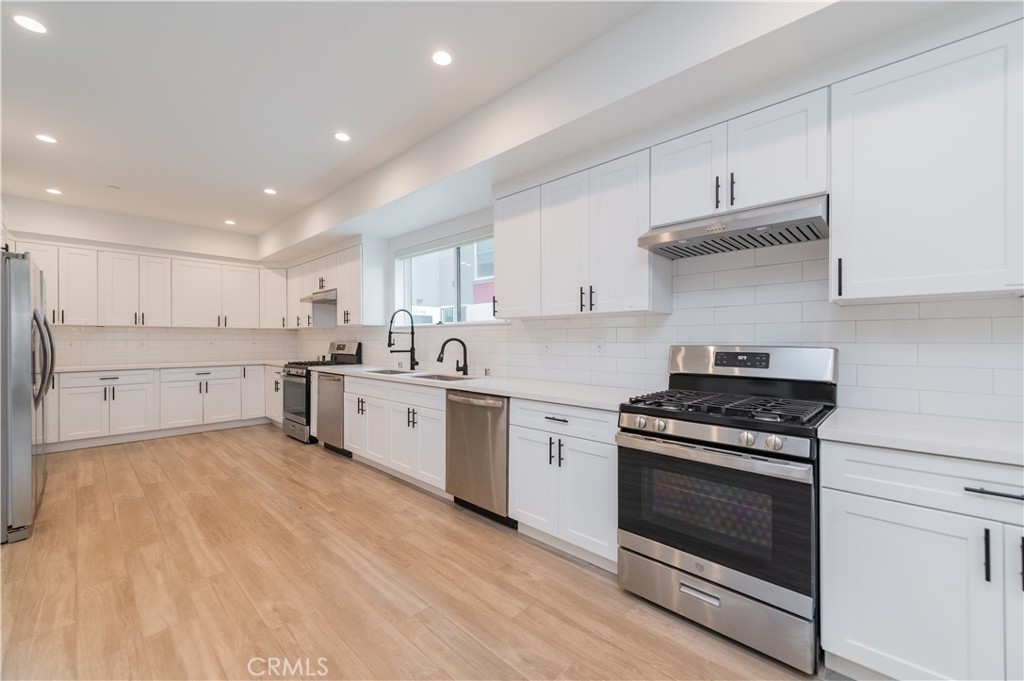 1444 W 37th Street Property Photo 7