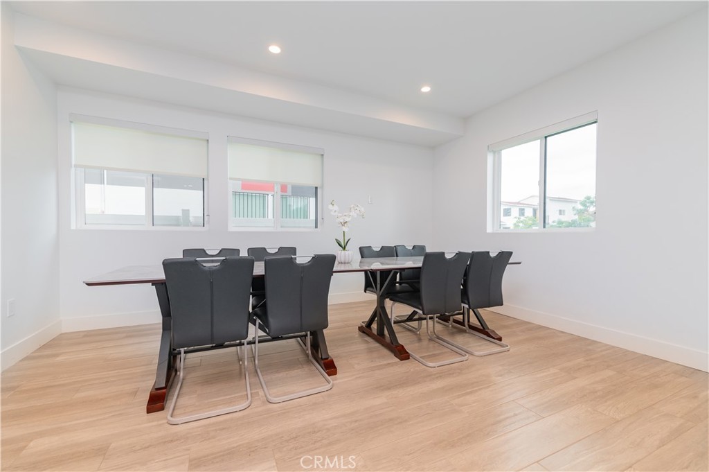 1444 W 37th Street Property Photo 8