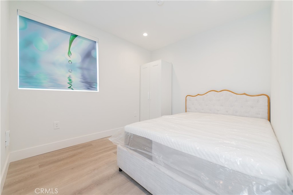 1444 W 37th Street Property Photo 9