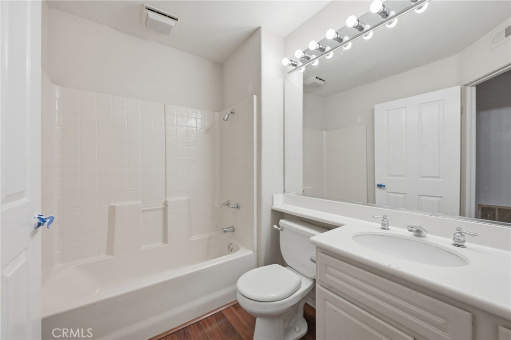 902 Solvay Aisle Property Photo 32