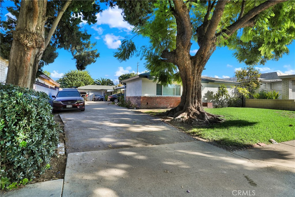 291 W Artesia Street Property Photo 2