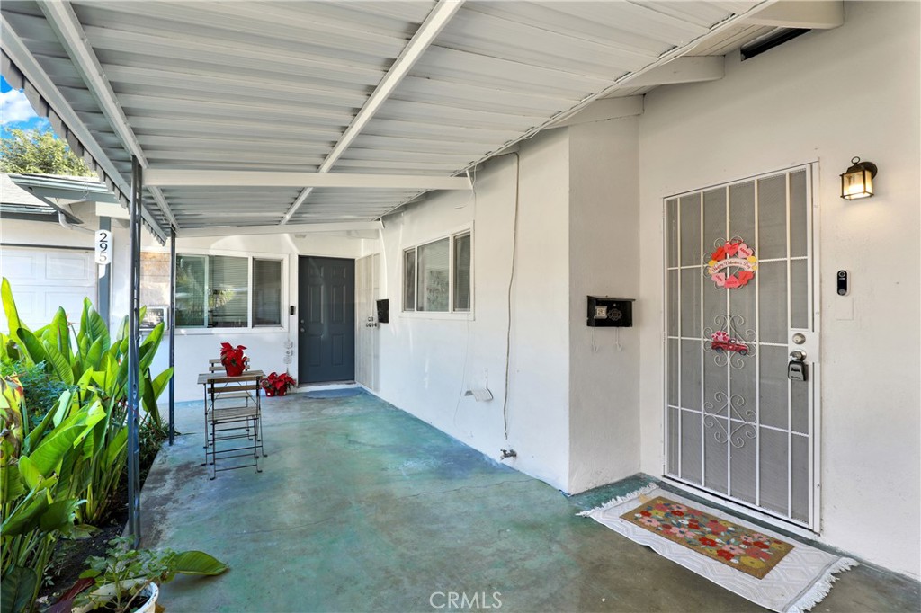 291 W Artesia Street Property Photo 10