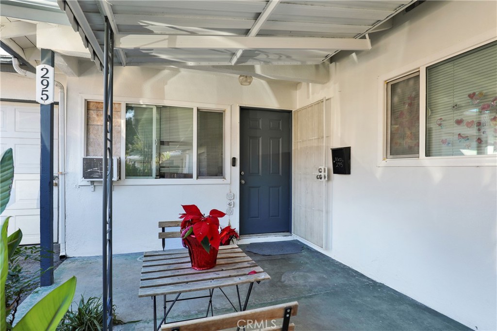 291 W Artesia Street Property Photo 11