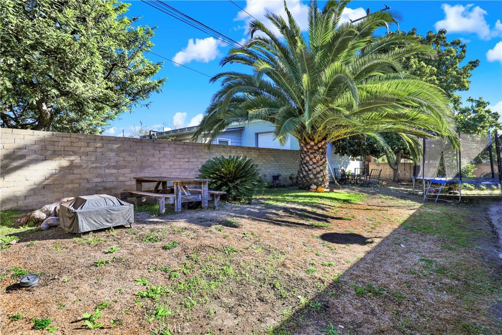 291 W Artesia Street Property Photo 23