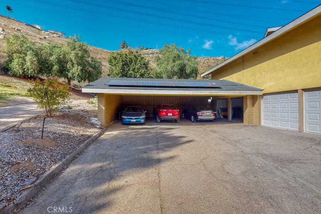 2846 Willow Glen Drive Property Photo 7
