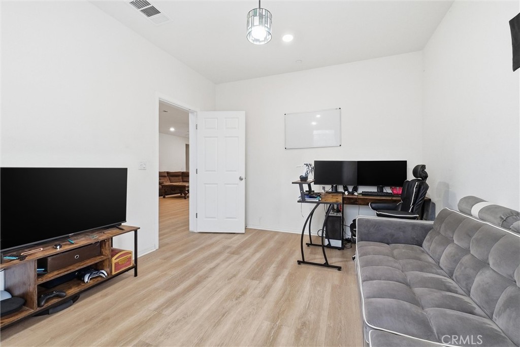 4010 S Bowery Property Photo 6