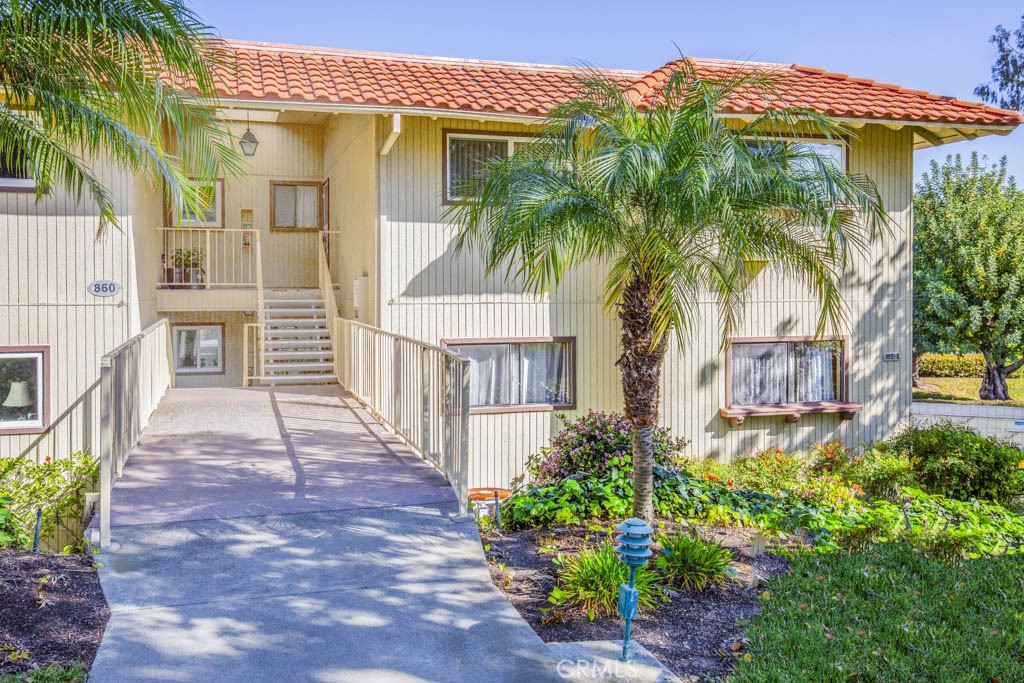 860 Ronda Mendoza D Property Photo 2