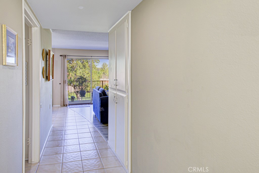860 Ronda Mendoza D Property Photo 4
