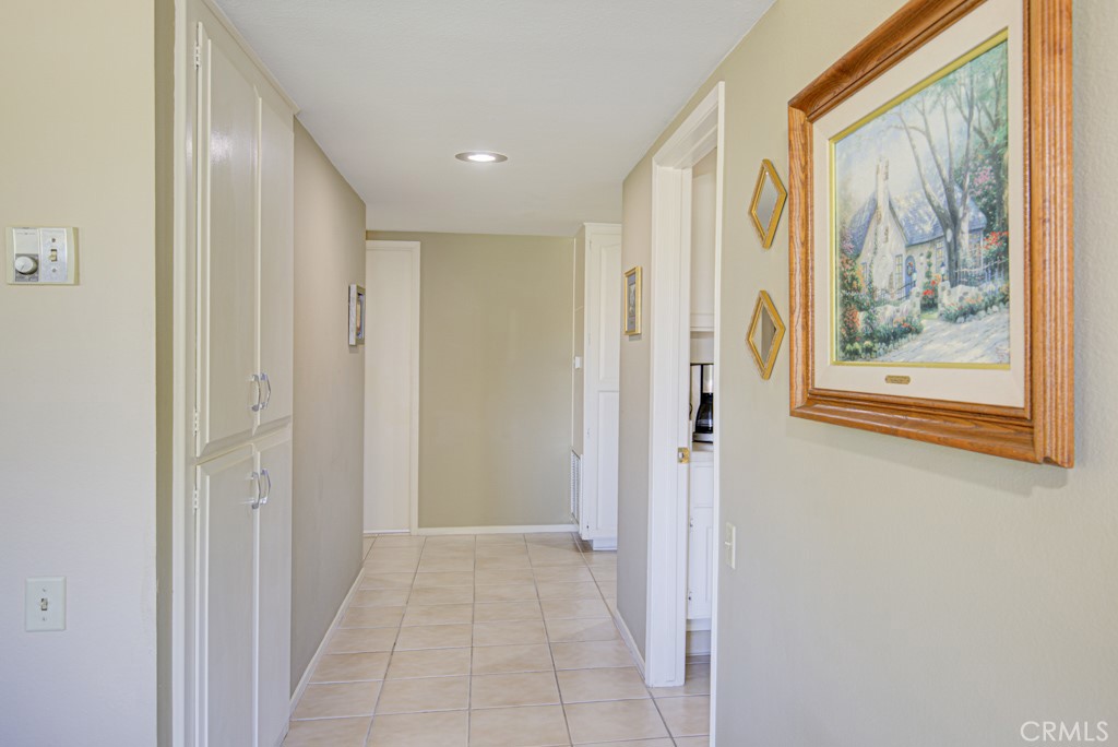 860 Ronda Mendoza D Property Photo 5