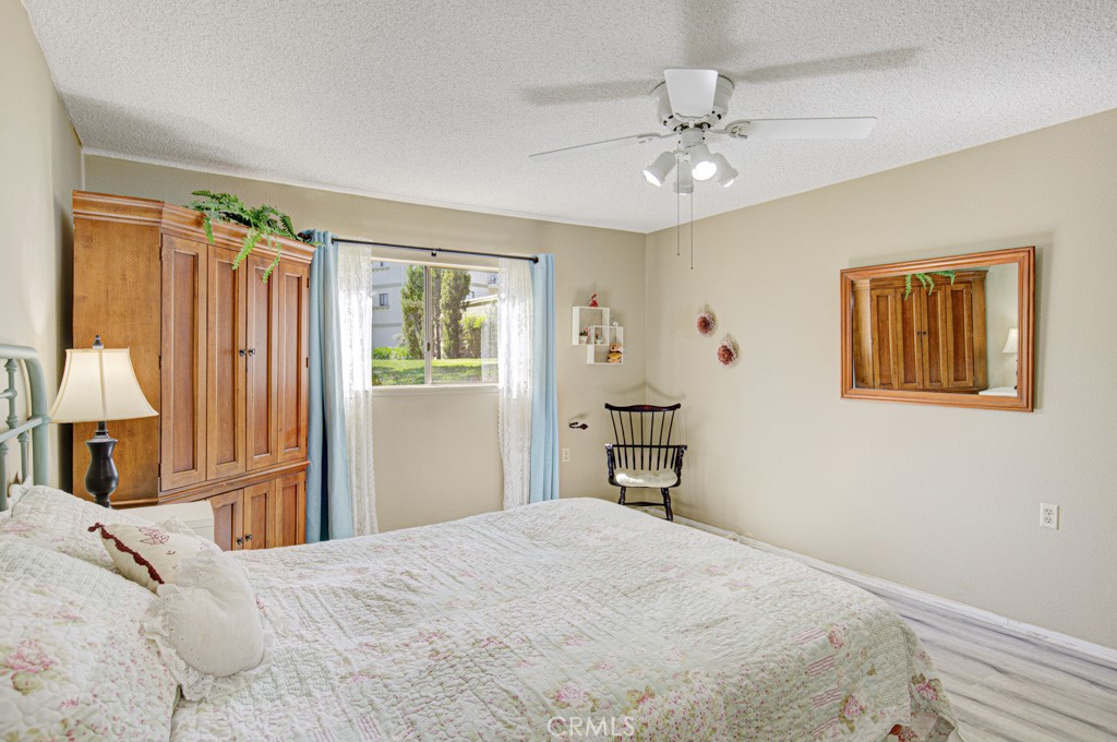 860 Ronda Mendoza D Property Photo 24