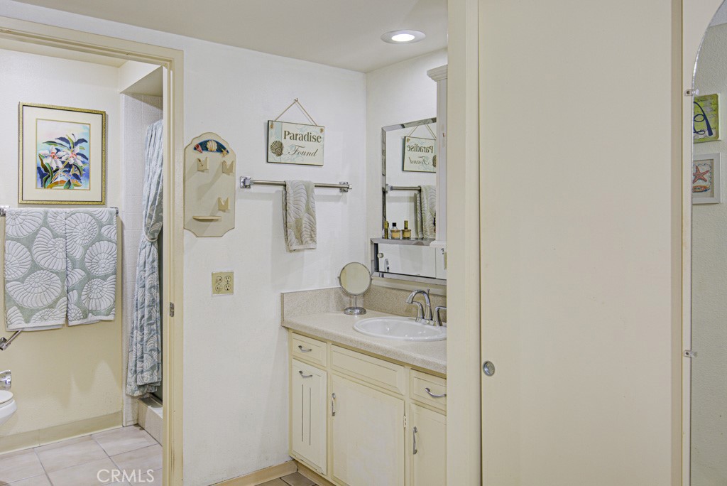 860 Ronda Mendoza D Property Photo 26