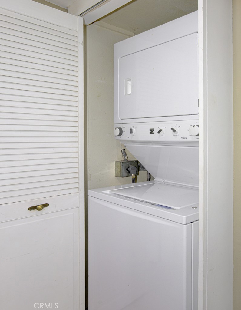 860 Ronda Mendoza D Property Photo 29