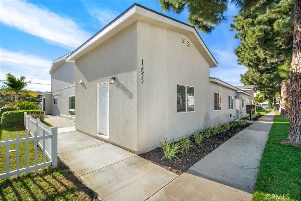 12571 Kensington Lane Property Photo 1