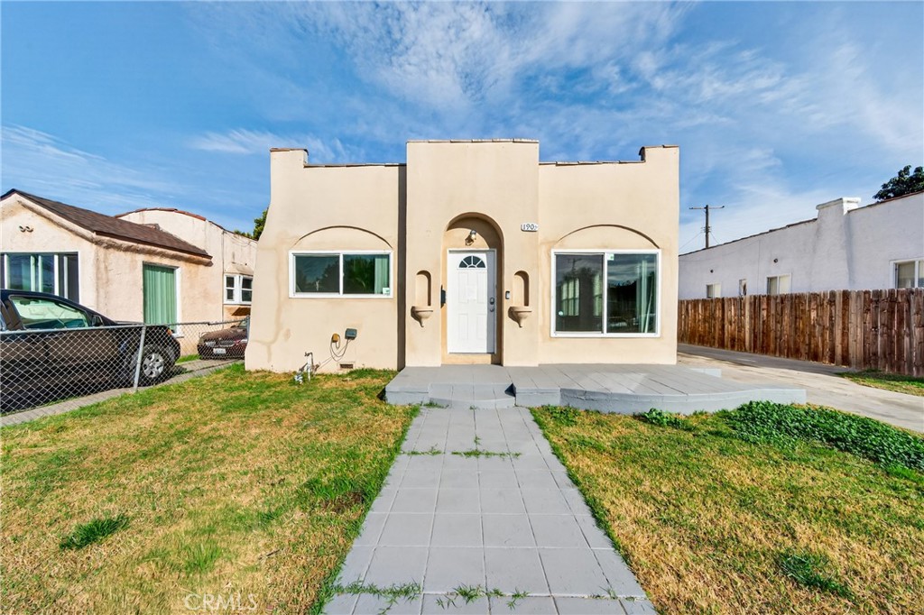 1905 E Palmer Property Photo 3