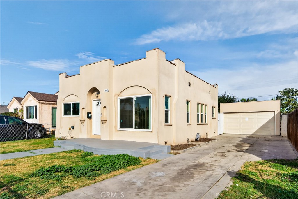 1905 E Palmer Property Photo 4