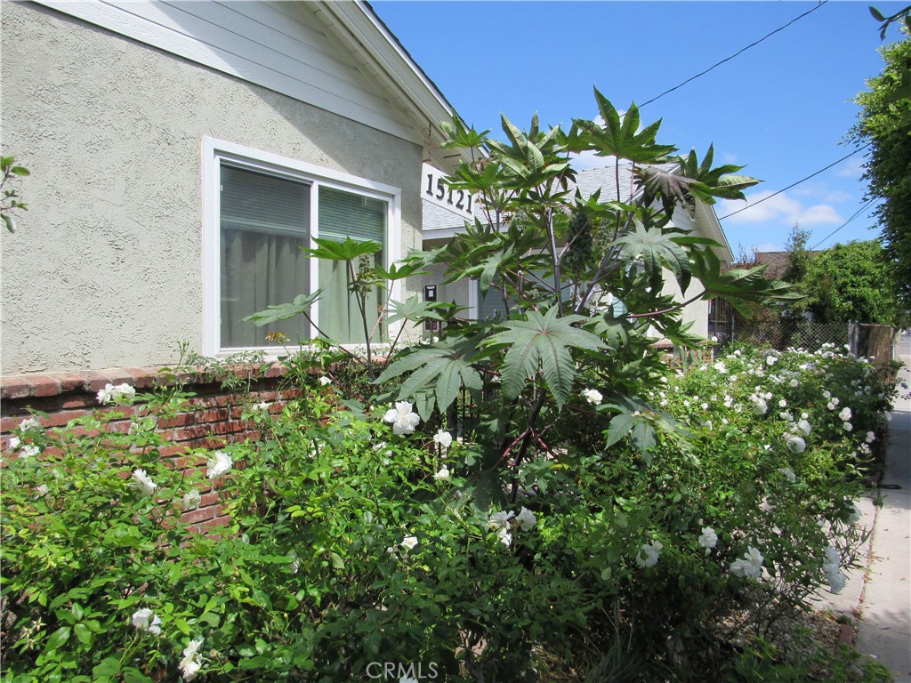 15121 Van Buren Property Photo 6