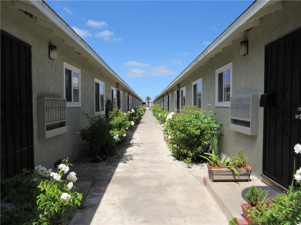 15121 Van Buren Property Photo 8