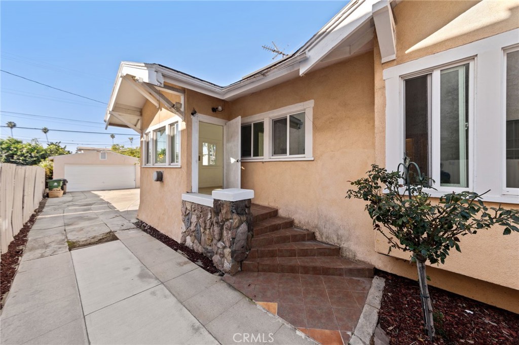 3959 Denker Avenue Property Photo 5