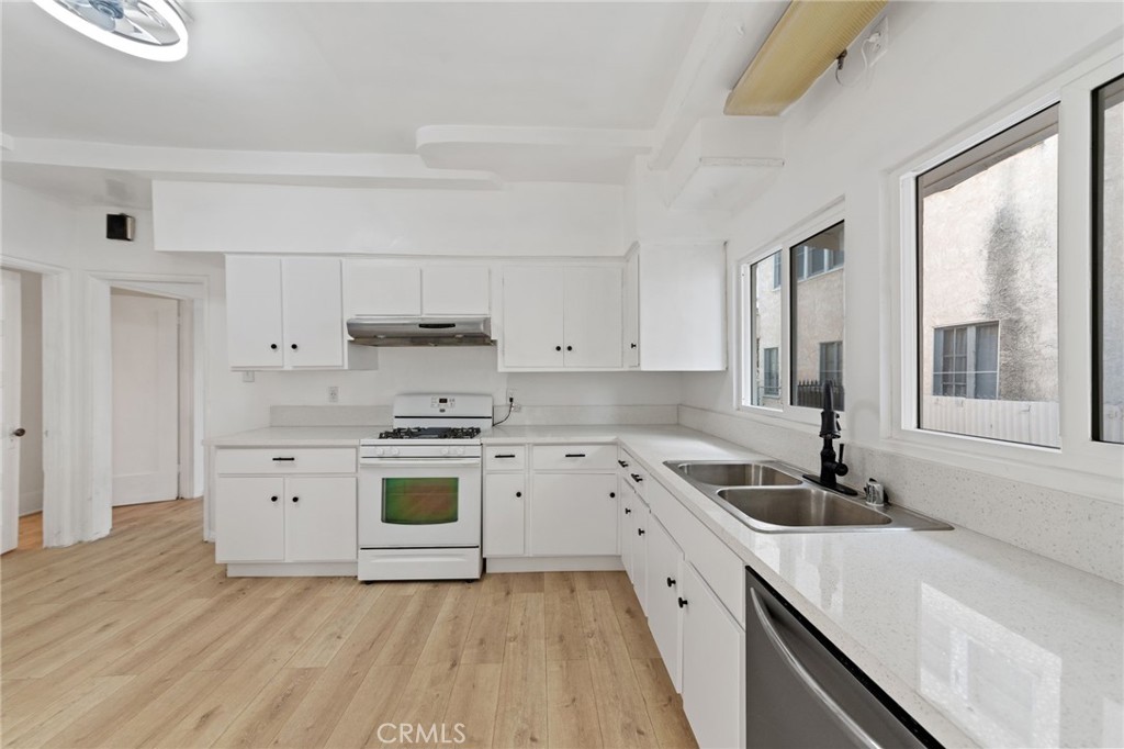 3959 Denker Avenue Property Photo 11