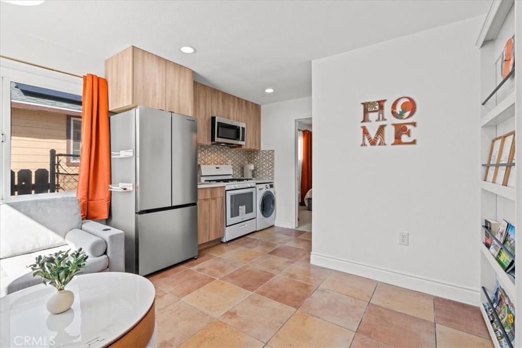 1095 Bonita Street A Property Photo 1