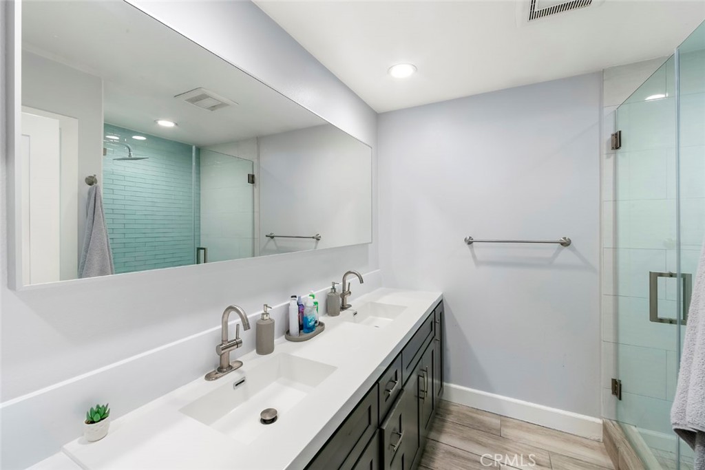 13692 Jenet Property Photo 10