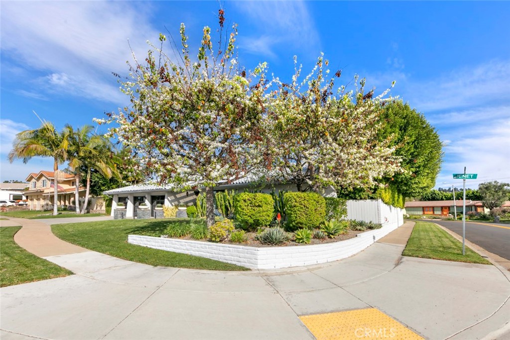 13692 Jenet Property Photo 63