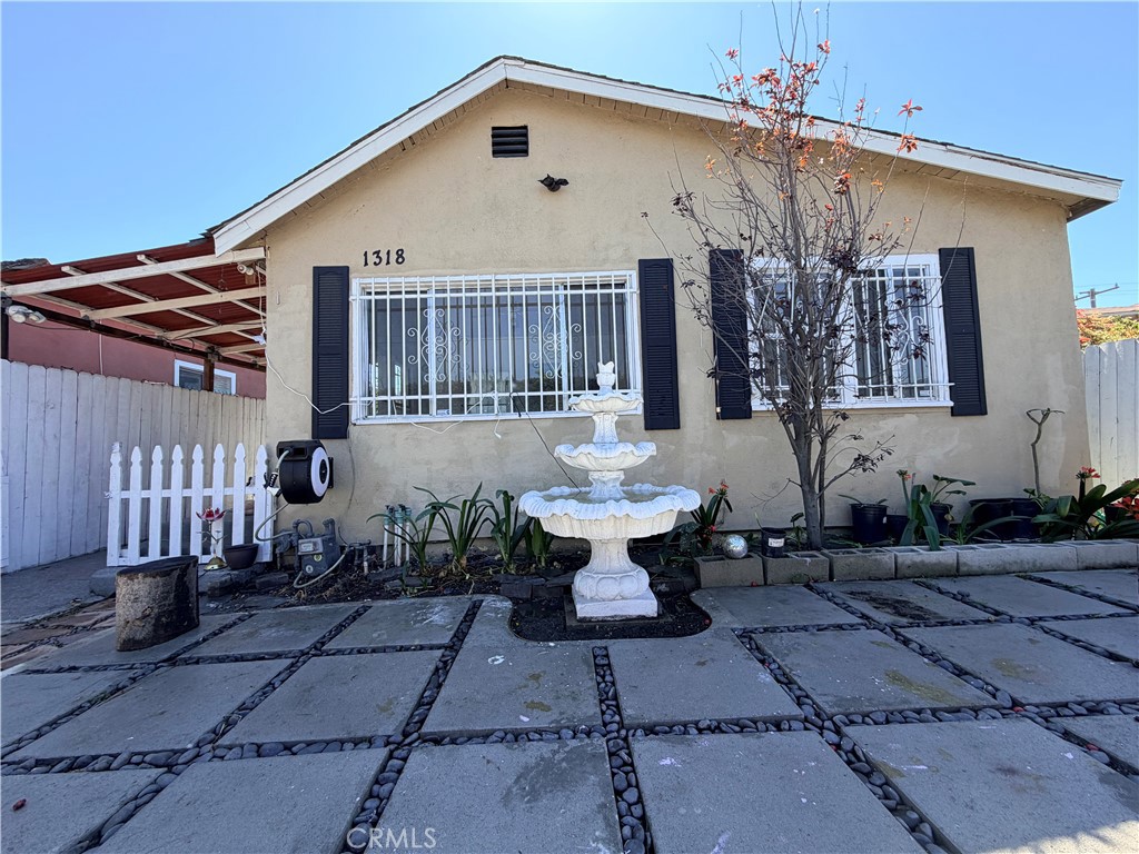 1318 E 100th Street Property Photo 1