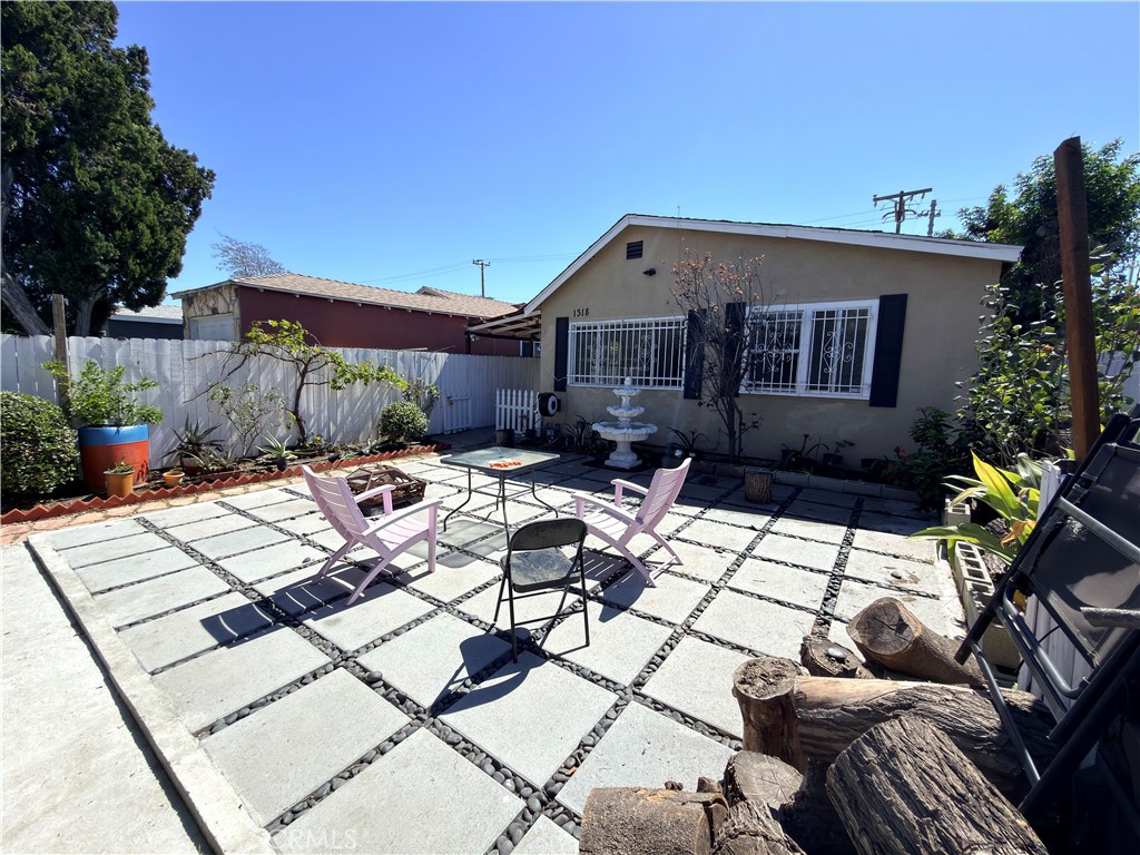 1318 E 100th Street Property Photo 3