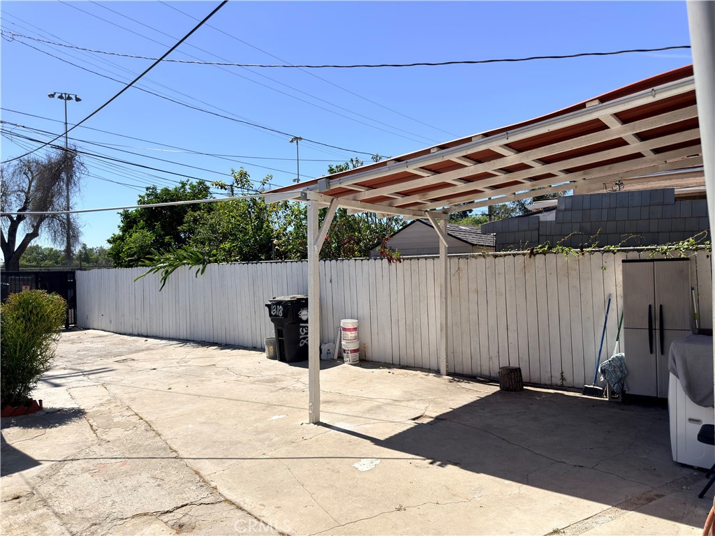 1318 E 100th Street Property Photo 6