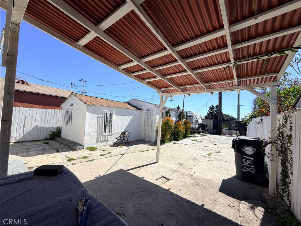 1318 E 100th Street Property Photo 7