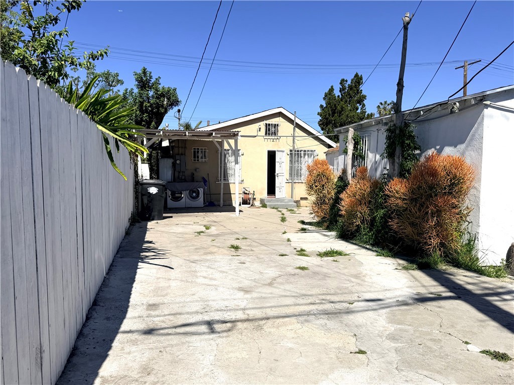 1318 E 100th Street Property Photo 15