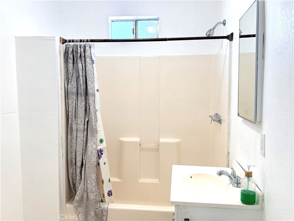 1318 E 100th Street Property Photo 23