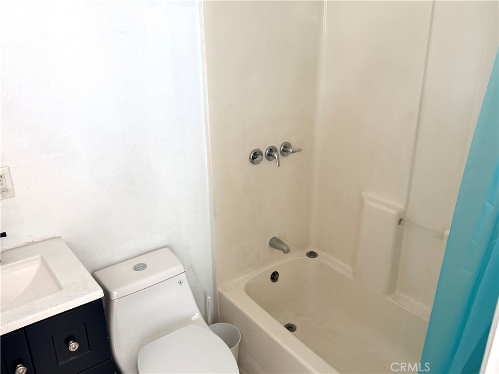 1318 E 100th Street Property Photo 29