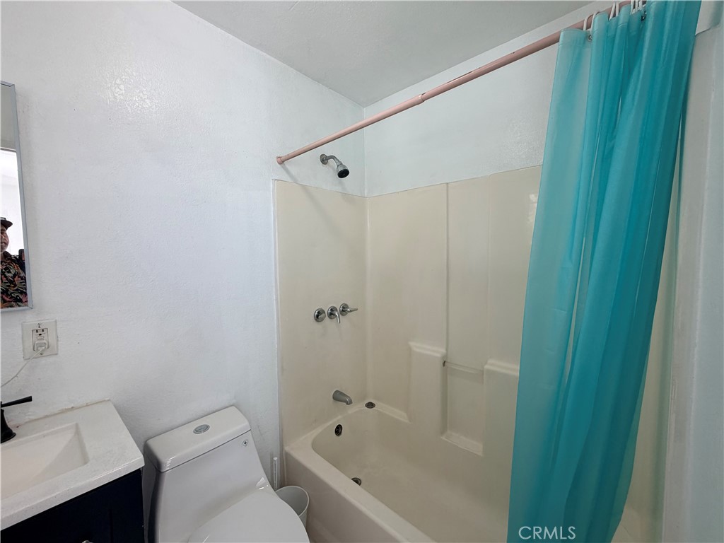 1318 E 100th Street Property Photo 30