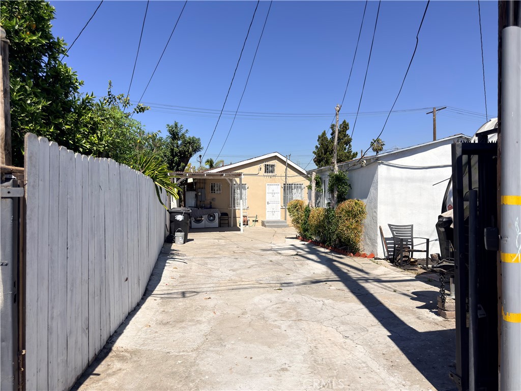 1318 E 100th Street Property Photo 40