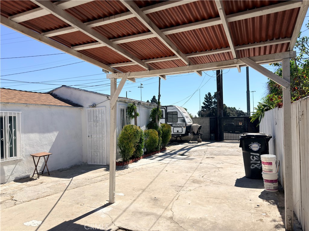 1318 E 100th Street Property Photo 41