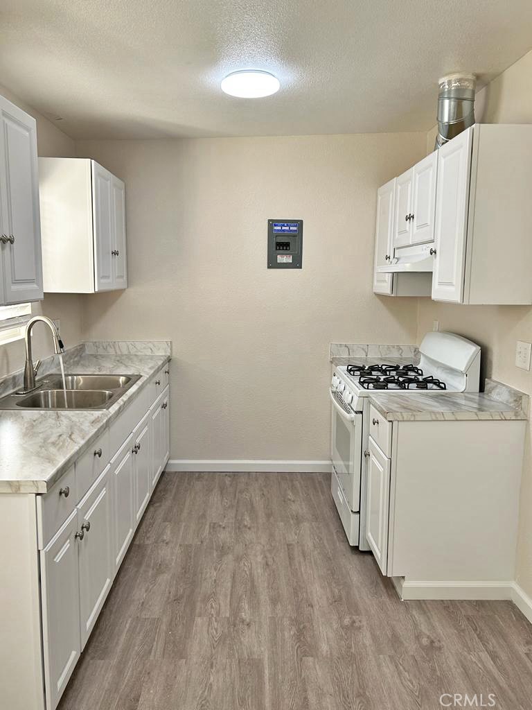 1221 W Brook Property Photo 3