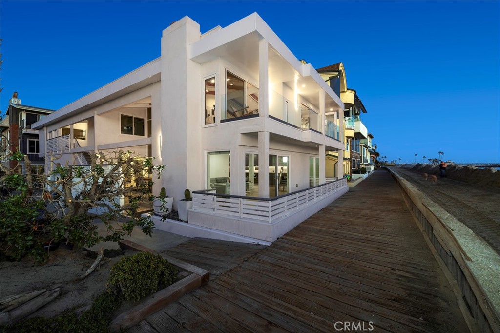 10 66th Place Property Photo 3