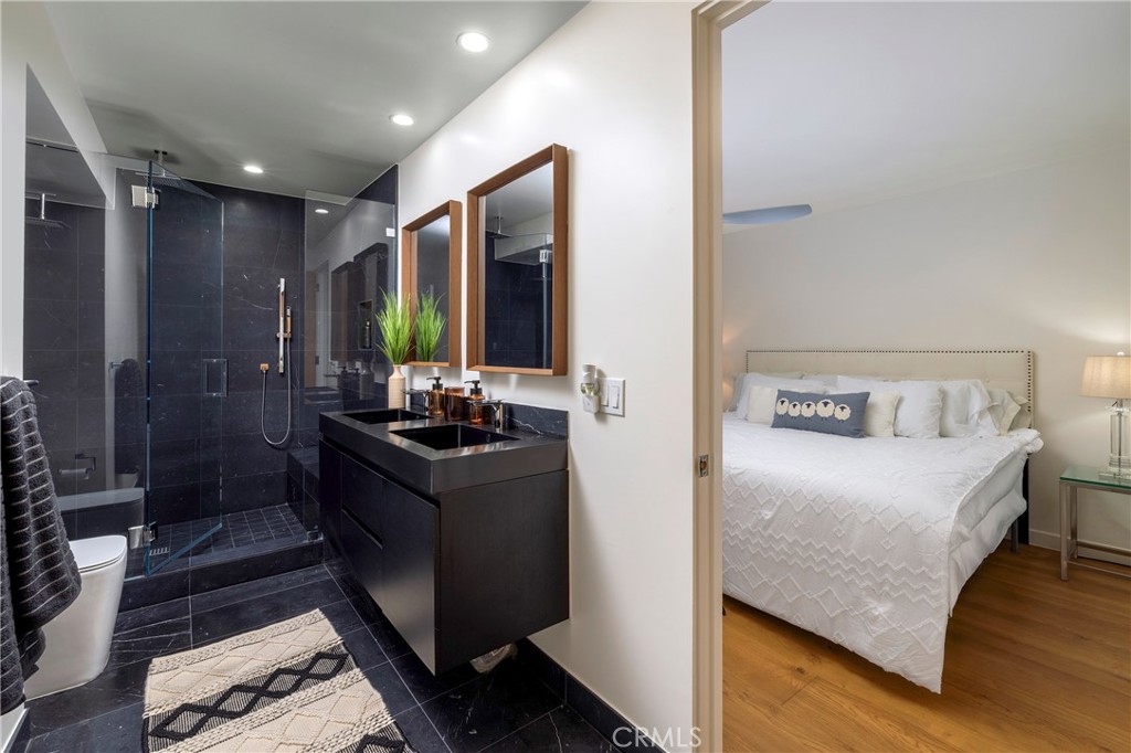 10 66th Place Property Photo 14