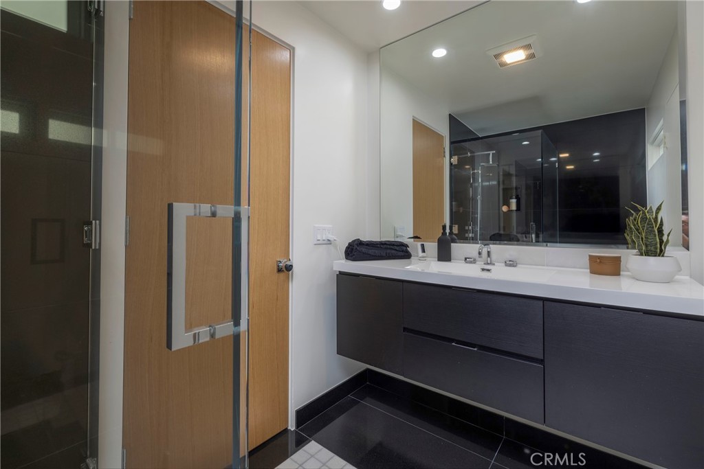 10 66th Place Property Photo 17