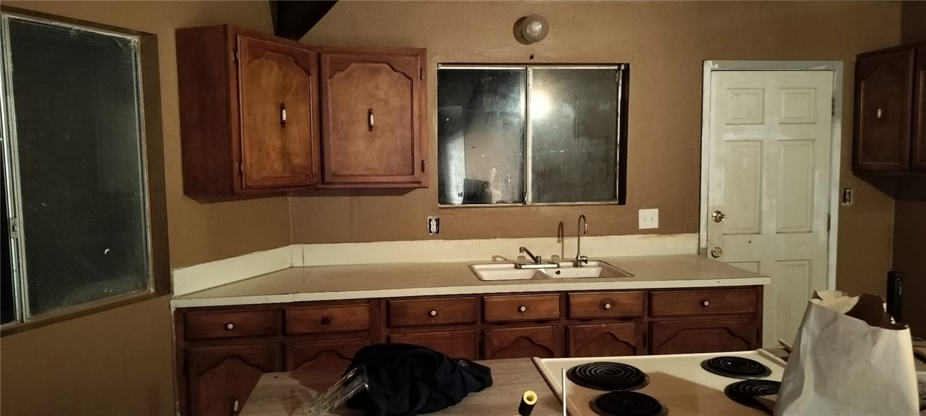 10575 Defrain Property Photo 2